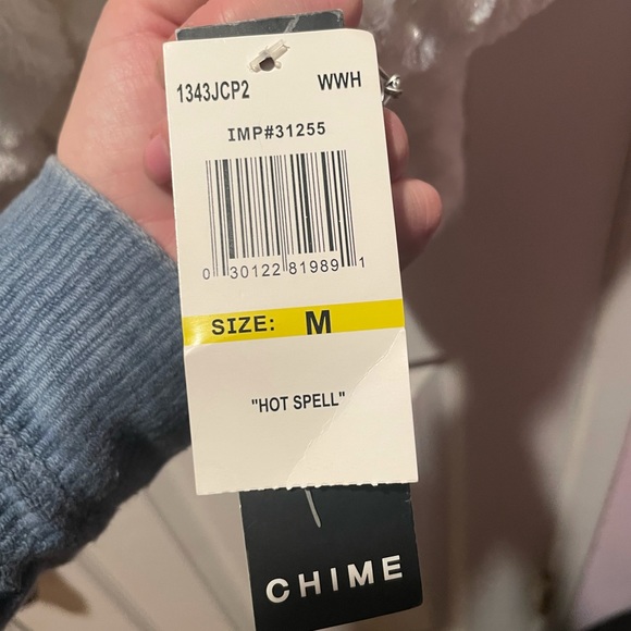 White fuzzy jacket - Picture 2 of 6